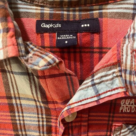 GAP Red and White Button Down Shirt - Picture 3 of 9